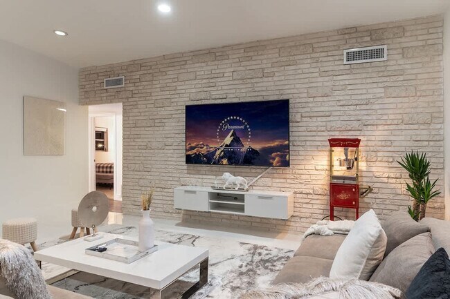 Building Photo - 20010 Highland Lakes Blvd Unit ID1372334P