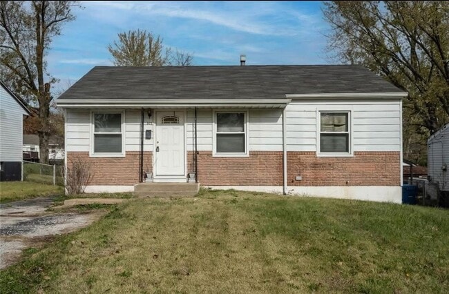 Building Photo - 325 Caithness Rd