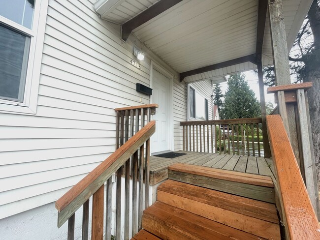 Photo - 4713 N Commercial Ave