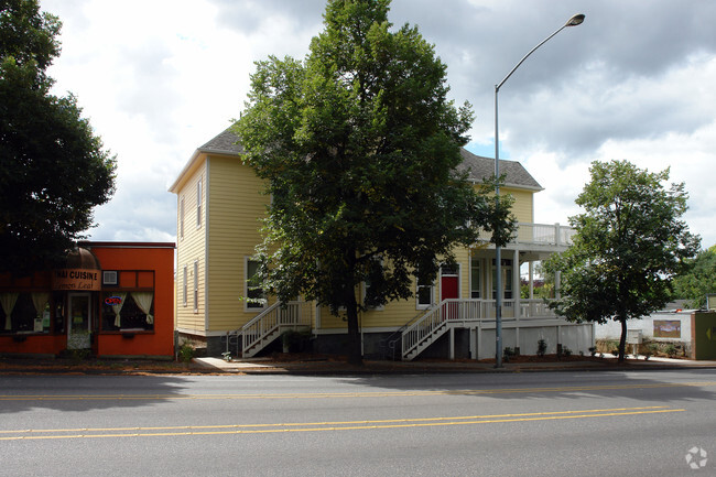 Building Photo - Z_Howard House