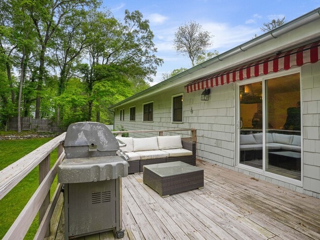 Photo - 330 Cognewaugh Rd