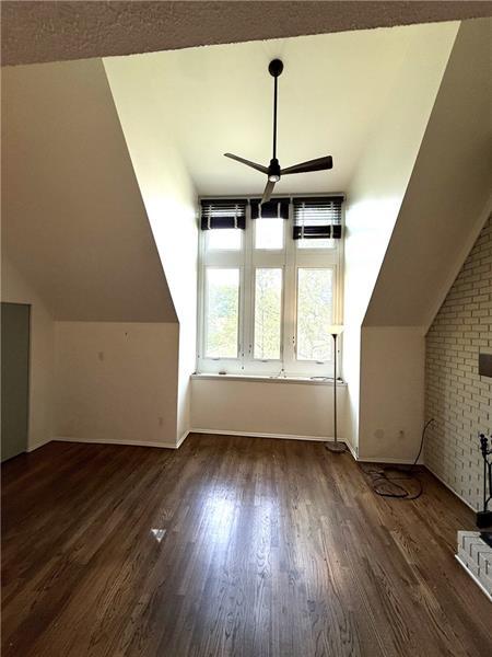 Photo - 5922 Howe St