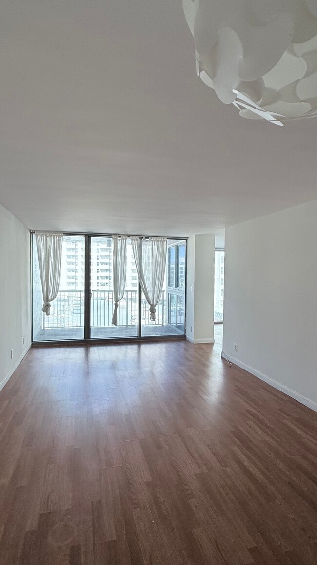 Photo - 2655 Collins Ave Unit 703