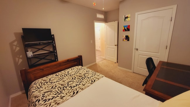 Photo - 384 Aberdeen Dr