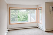 2BR, 1BA - 997 SF