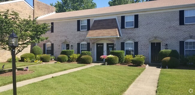 Beautiful Landscaping - Old Donation Rental