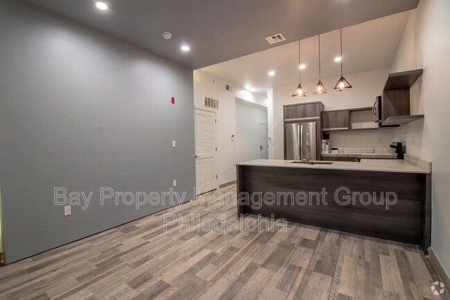 Building Photo - 2028 E Fletcher St Unit 3rd Floor Rental