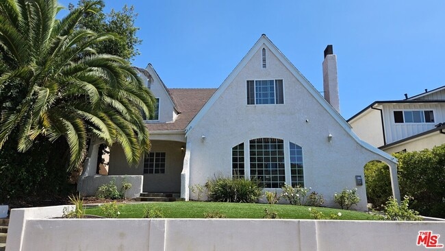 Building Photo - 830 S Averill Ave Rental