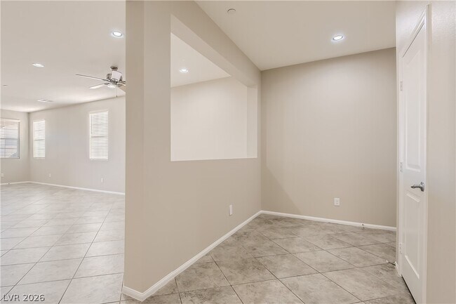 Photo - 974 Spiracle Ave