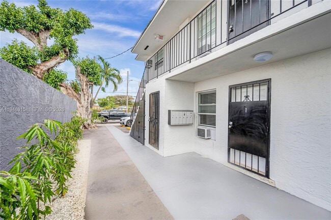 Photo - 668 NW 31st St Unidad 1