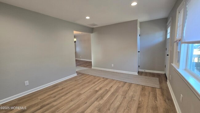 Photo - 554 Lillie Rd