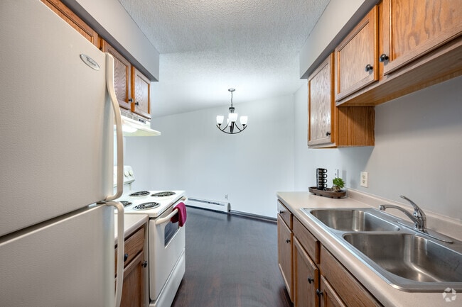 1BR, 1BA - 750SF - Kitchen - Northumberland Apartments Unit 0