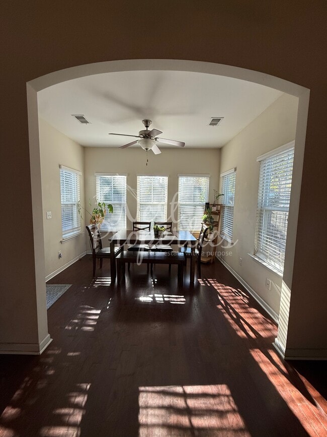 Photo - 613 Finnegan Ln