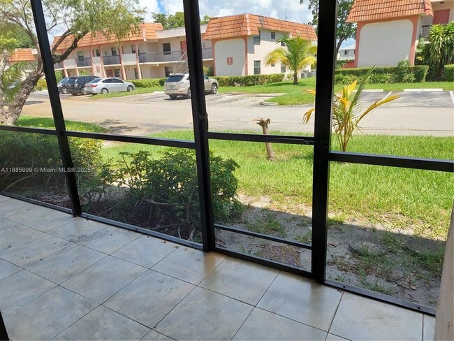 Photo - 860 NE 209th Terrace Unidad 101-33