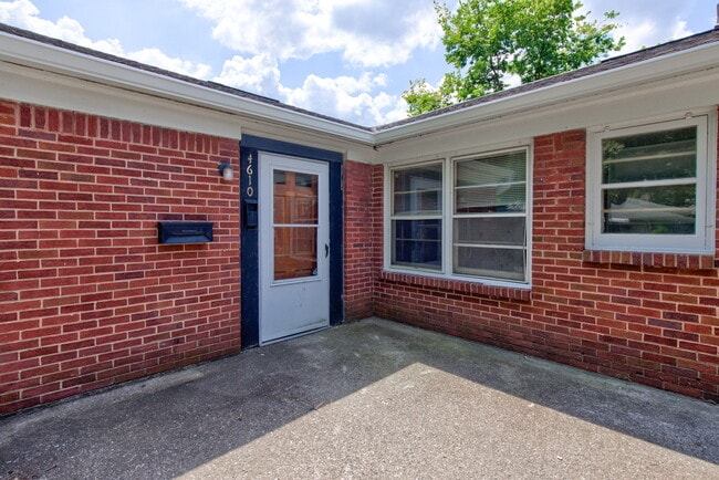 Photo - 4610 Rookwood Ave