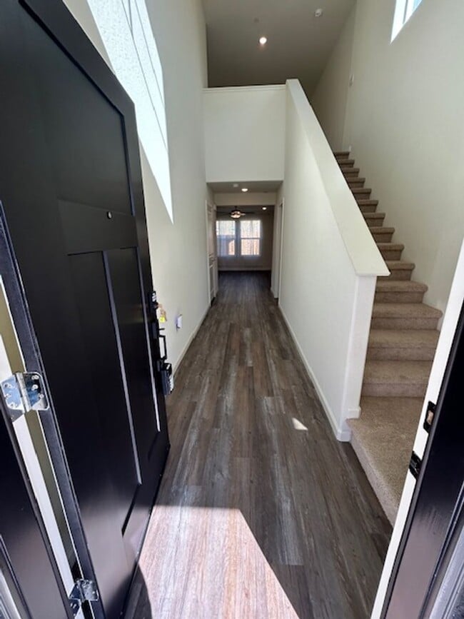 Photo - 1902 W Meadow Ct