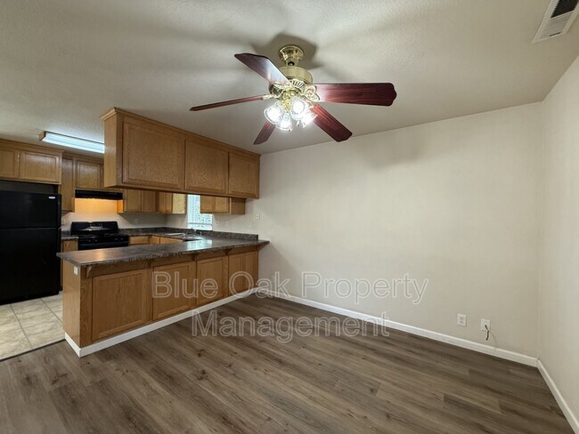 Photo - 592 E 5th Ave