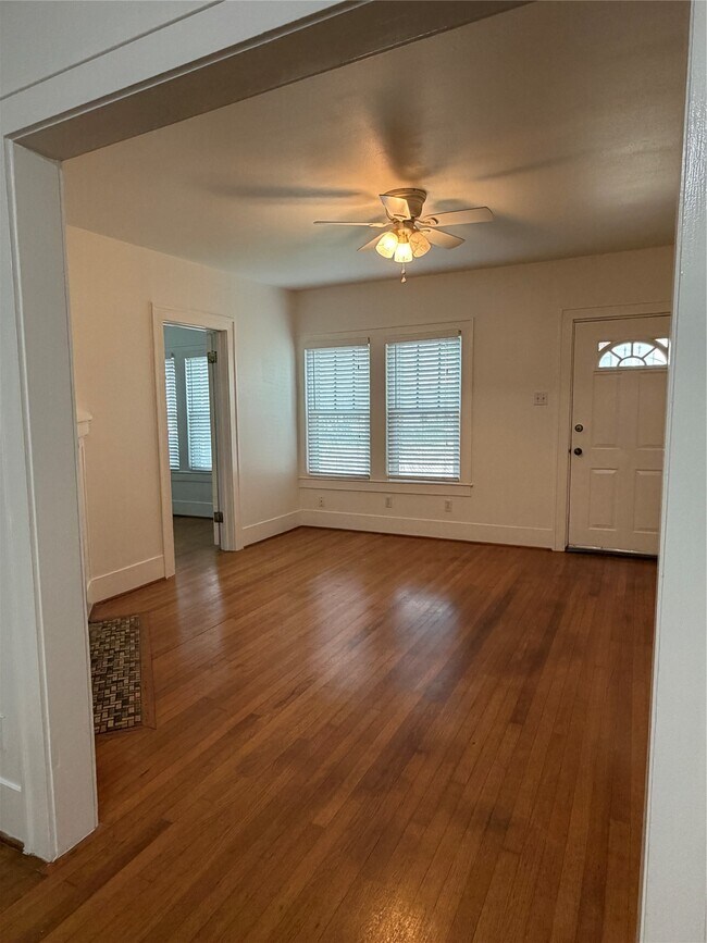 Photo - 1719 Dunlavy St