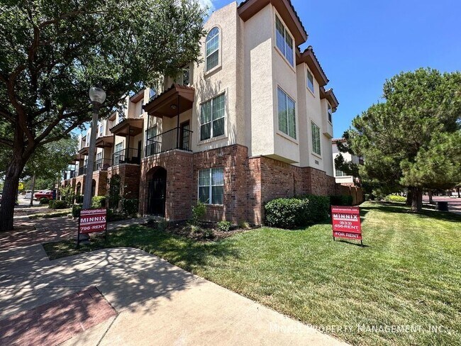 Photo - 2101 Main St Townhome