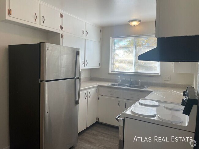 Building Photo - 3 Bed 1 1/2 Bath Apartment in Arvada! Unit 1