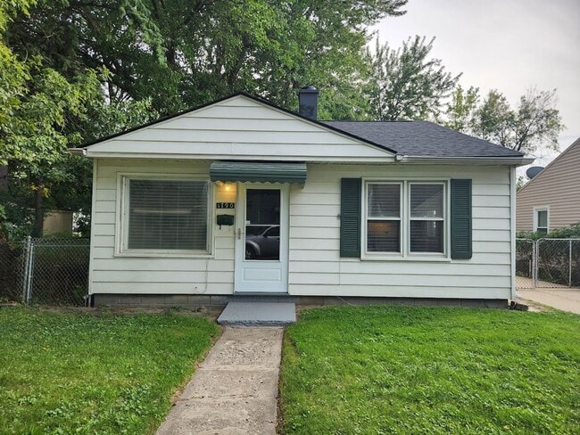 Building Photo - 2 bed 1 bath Ferndale ranch on a quiet, tree-lined street.