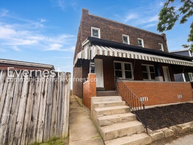 444 E Woodrow Ave