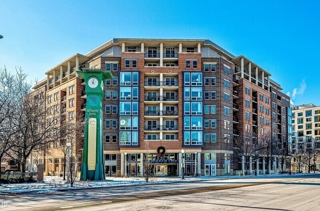 Building Photo - 437 W Division St Unit APT 805