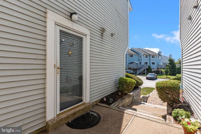 3 Hillcroft Way