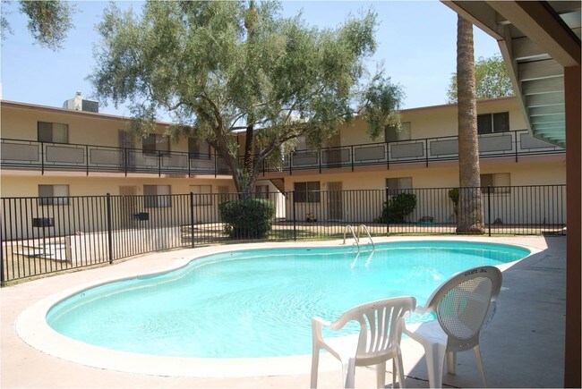 Photo - Silver Oaks Apartments