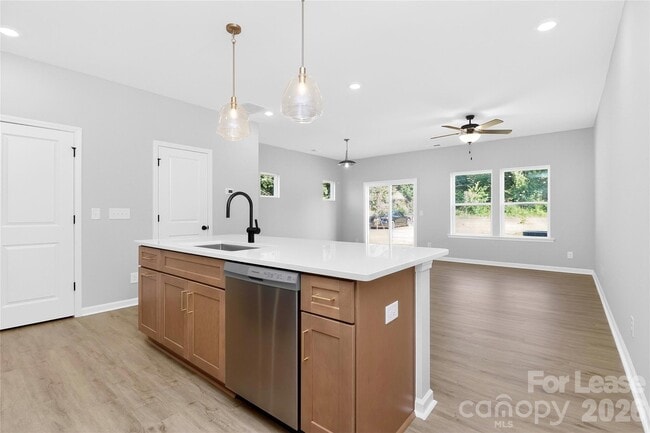 Photo - 337 N Hoskins Rd