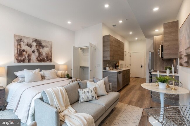 Photo - 5545 Pulaski Ave Unit 202