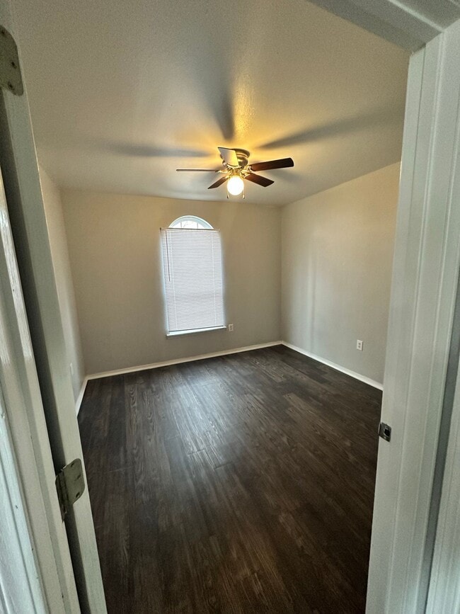 Photo - C & W Apartments Springdale