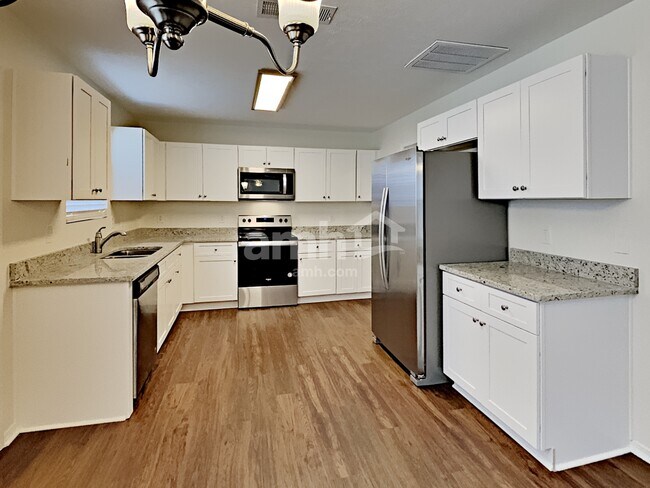 Photo - 5209 Sunsail Dr