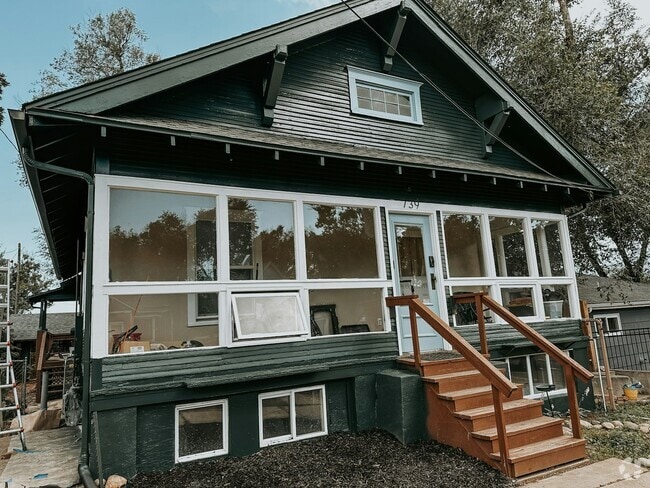 Building Photo - 739 E High St Rental