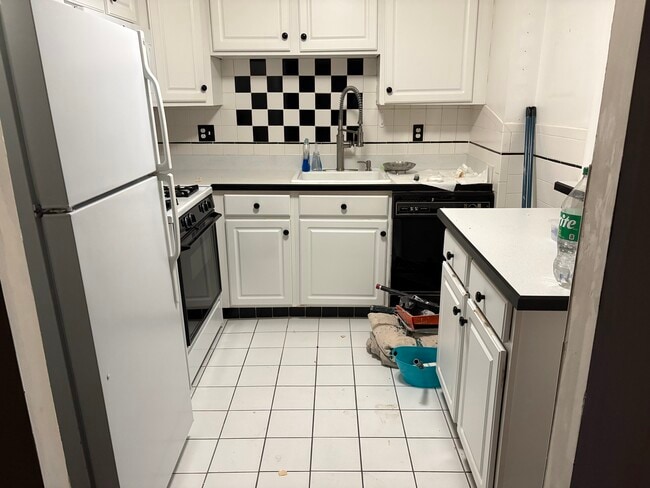 Kitchen - 2002 Arthur St Unit 1st Floor