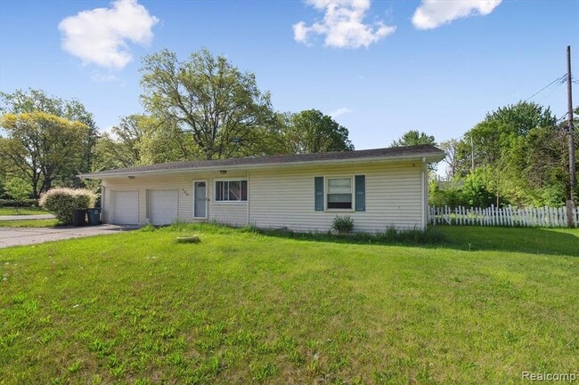 Photo - 500 Trombley Rd