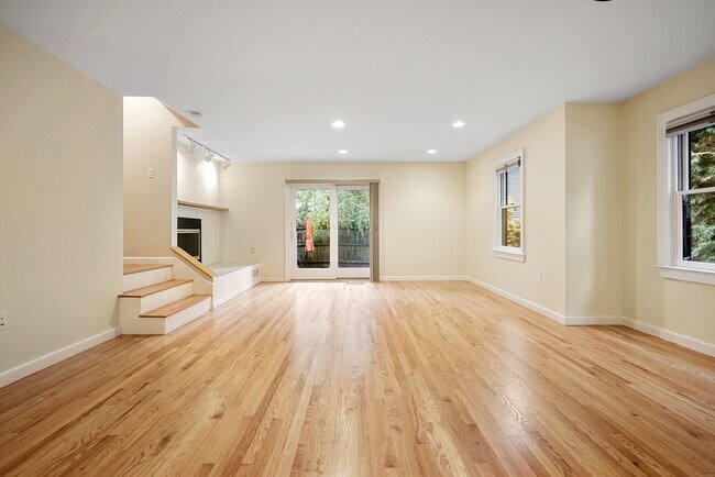 10 Eustis St