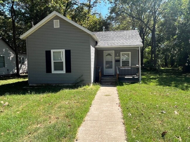 Building Photo - Check out this Classic charmer waiting for... Rental