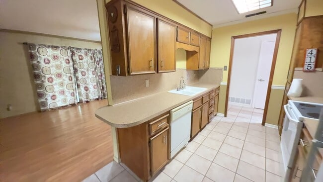 415 Orchid Dr