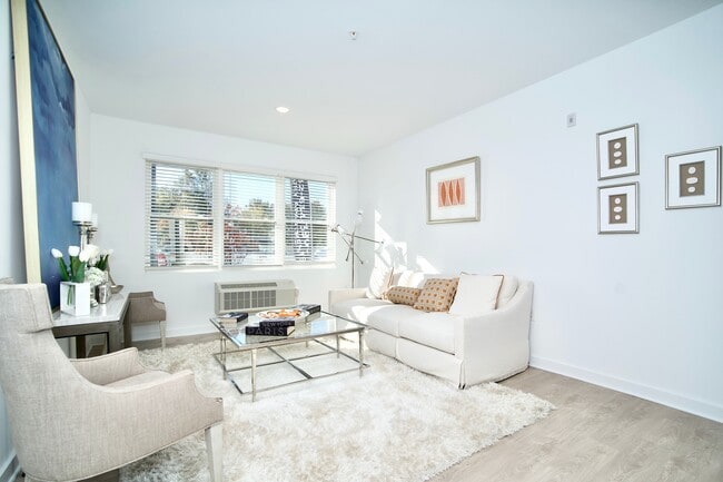 Photo - Boulevard East