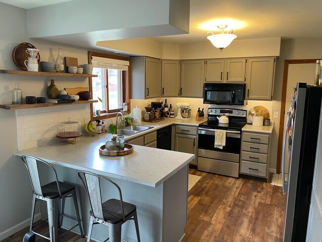 Photo - 2922 Greenway Trl