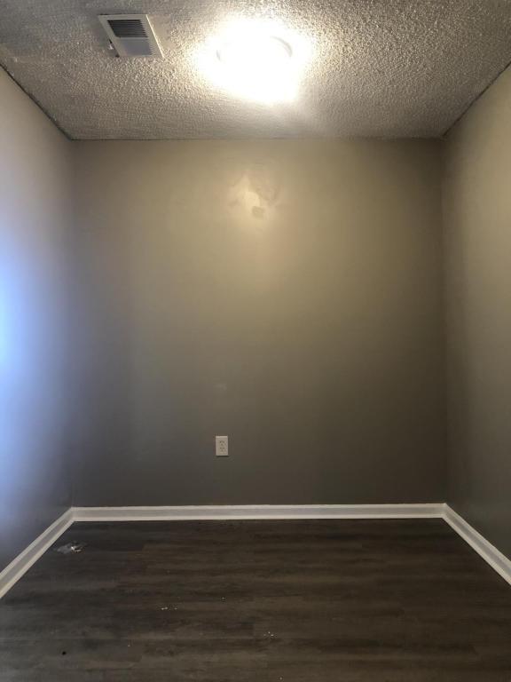 Photo - 2025 Sherwood Meadow Dr