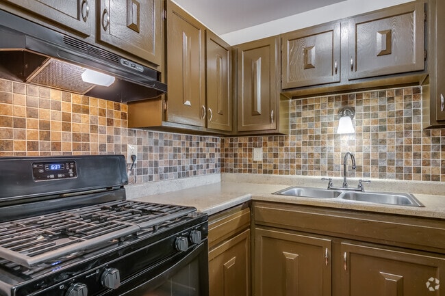 Building Photo - Kitchen