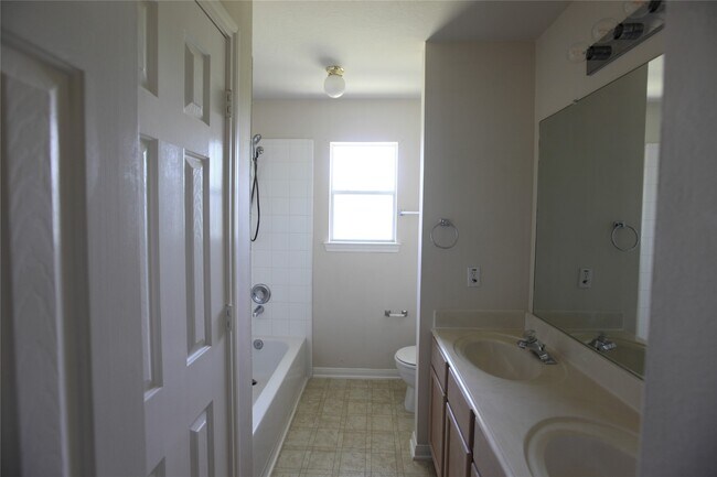 Photo - 607 Ashley Cove Ct