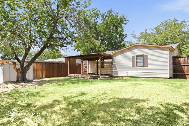 Photo - Inviting 3-Bedroom Irving Home