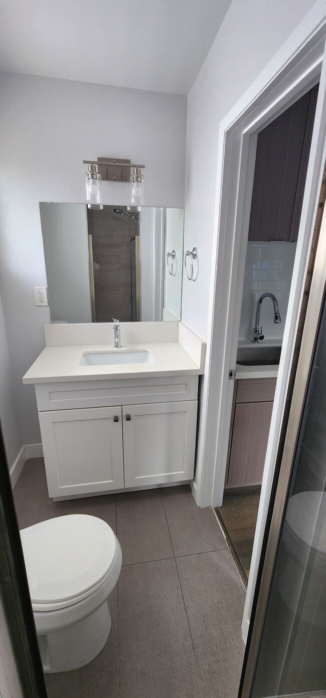 750 N Hayworth-21