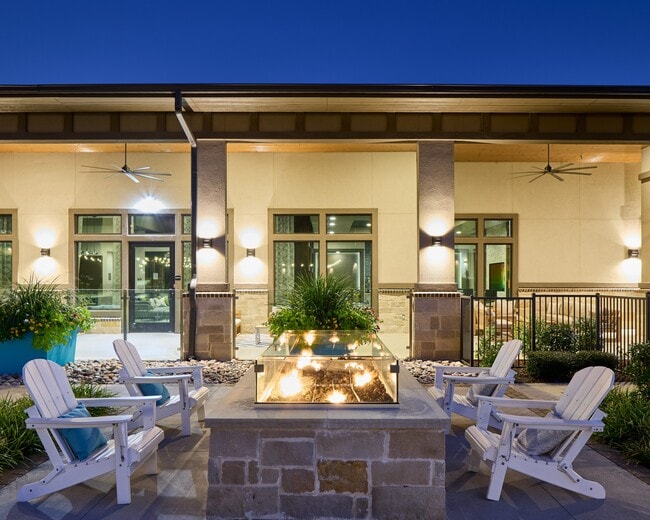 Outdoor Firepit with Cozy Seating