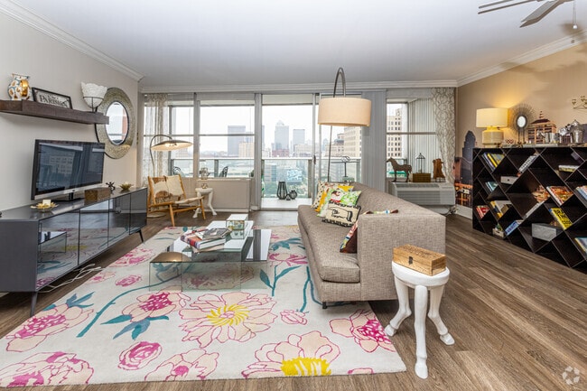 2BR, 2BA - 1,120 SF - Living Room