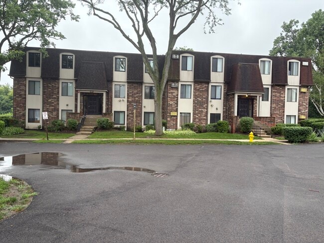 Building Photo - 835 Waterview Cir Unit 5