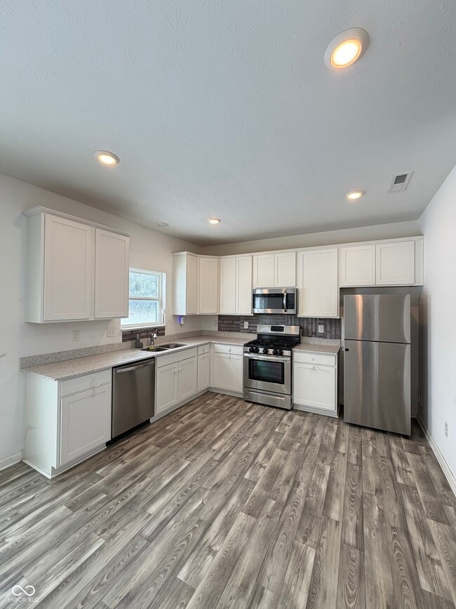 Photo - 1184 Lakeshore Dr